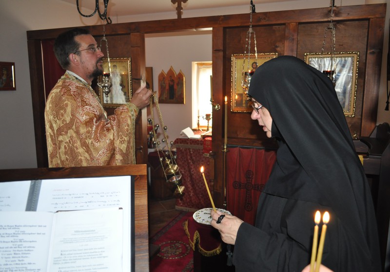 isa Andreas peab hingepalvet nunn Theokliti mälestuseks