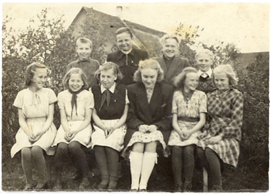 Audevälja kooli õpilased 1949/50.õ.a. Õpetaja Tekla Kask.