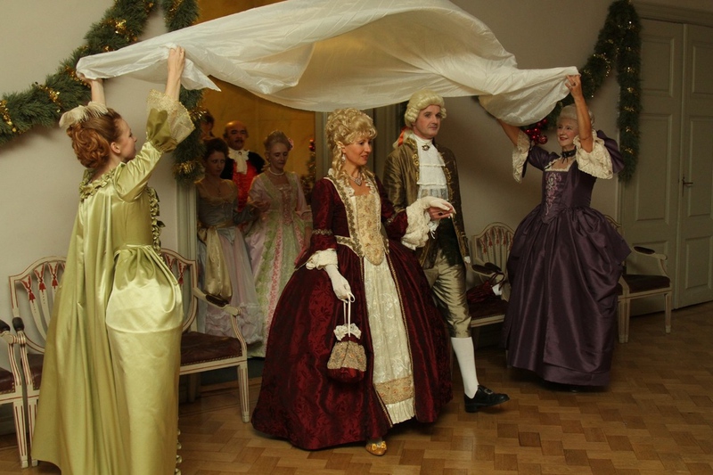 Как одевались на бал. Реверанс Англия 18 век. Средневековый бал. Исторические танцы. Бал в стиле 18 века.