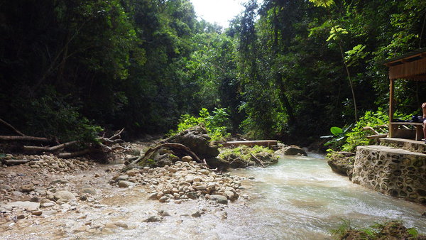 El grupo cerca del final de su visita a los 27 Charcos de Damajagua