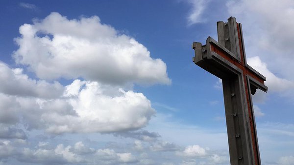 The new cross at Santo Cerro